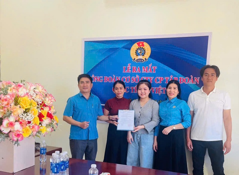 The grassroots union of My Viet International Group Joint Stock Company was established with 32 union members. Photo: Bao Trung