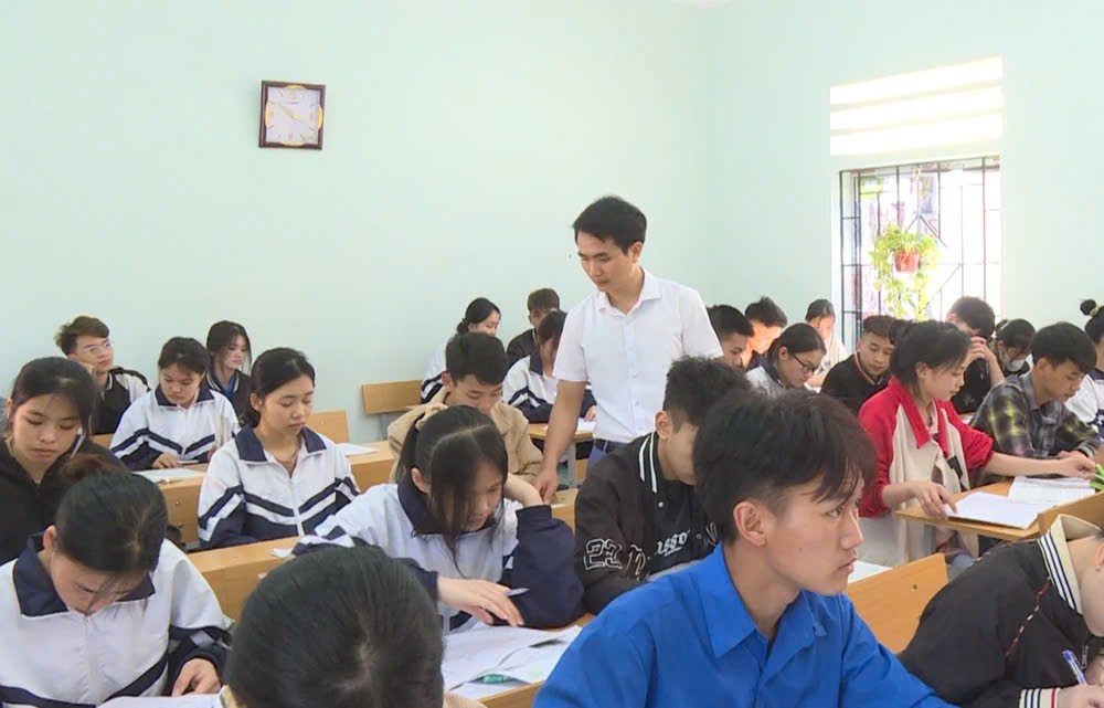 Ha Giang chose History - Geography as the subject for the 10th grade entrance exam. Photo: Long Anh