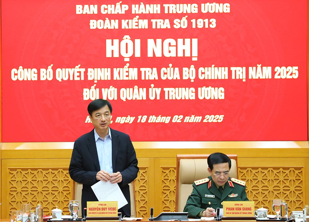 Mr. Nguyen Duy Ngoc - Politburo member, Secretary of the Party Central Committee, Chairman of the Central Inspection Committee, Head of the inspection delegation - spoke at the Conference. Photo: Ministry of National Defense.