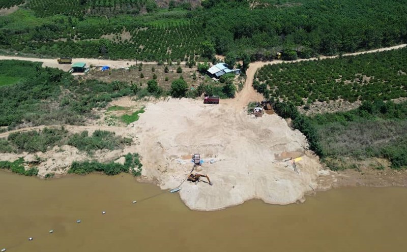 A mineral mining site (sand) in Ngoc Hoi district, Kon Tum province. Photo: Thanh Tuan