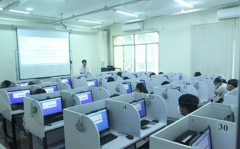 Candidates taking the Ho Chi Minh City University of Education's specialized competency assessment exam in 2024. Photo: Chan Phuc
