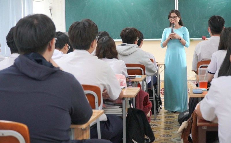 Circular 29 of the Ministry of Education and Training regulating extra teaching and learning has officially taken effect since February 14. Photo: Chan Phuc