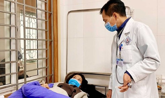 Một bệnh nhân mang thai mắc cúm mùa được điều trị tại Bệnh viện A Thái Nguyên. Ảnh: Hạ Liên