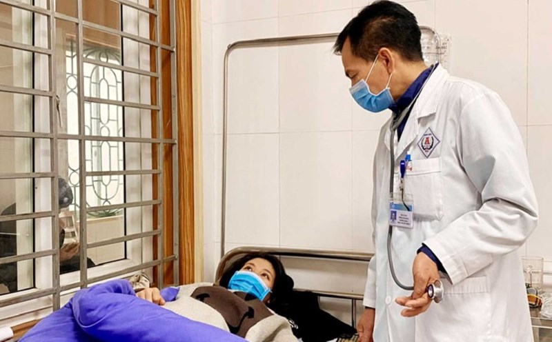 A pregnant patient with seasonal flu was treated at Thai Nguyen A Hospital. Photo: Ha Lien