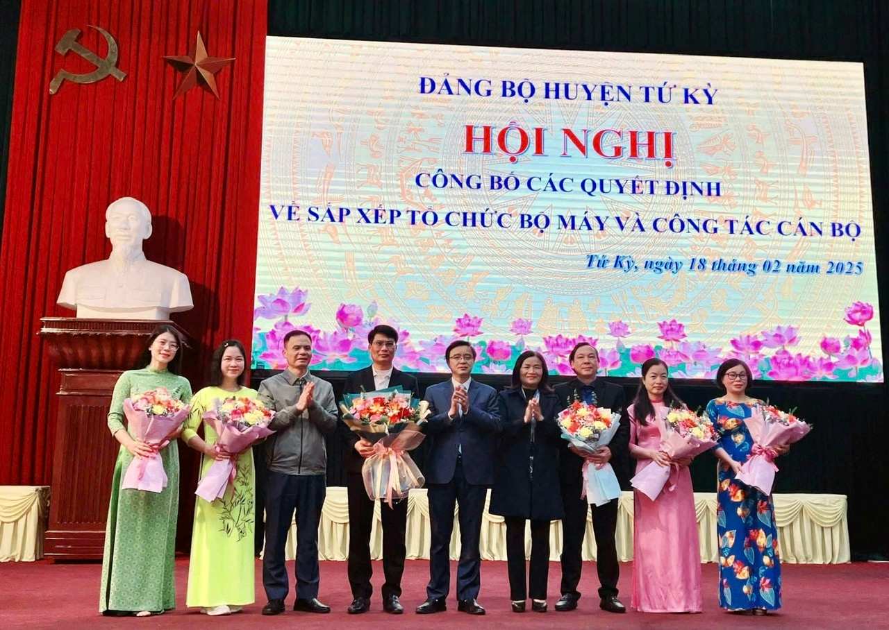 Tu Ky District Party Committee, Hai Duong announced the decision to appoint leaders of the District Propaganda and Mass Mobilization Department. Photo: Tu Ky District Portal