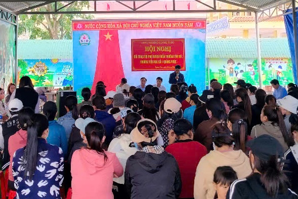 The dialogue took place on the afternoon of February 18 but still could not find a common voice between the government and parents. Photo: D.Nguyen