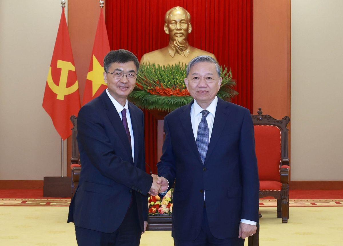 General Secretary To Lam received Quang Tay Secretary Tran Cuong. Photo: VNA