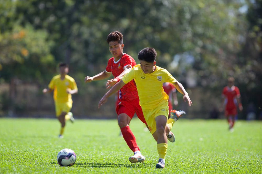 Hong Linh Ha Tinh (ao vang) thang Binh Phuoc 2-0. Anh: VFF