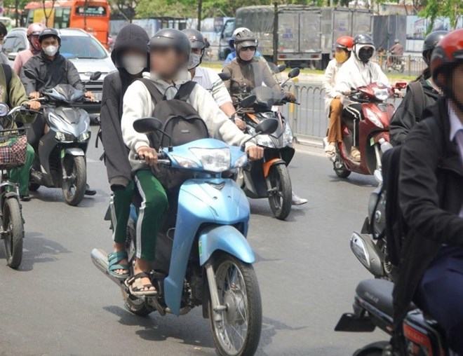 Age for issuing a motorcycle driving license in 2025? Illustrative photo: Chan Phuc