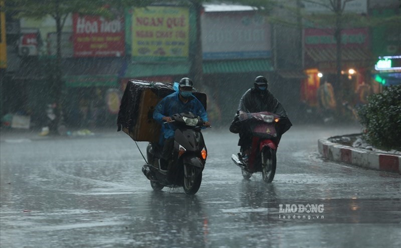 Du bao thoi tiet mua rao rai rac o Bac Bo, Trung Bo. Anh: LDO