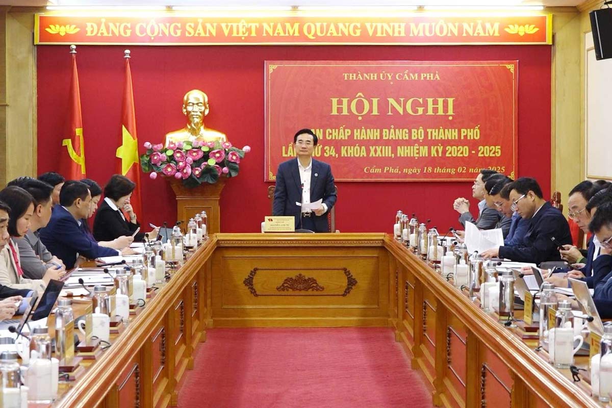 Hội nghị Ban chấp hành Đảng bộ thành phố Cẩm Phả lần thứ 34, khóa XXIII, nhiệm kỳ 2020 - 2025. Ảnh: Cổng TTĐT Cẩm Phả