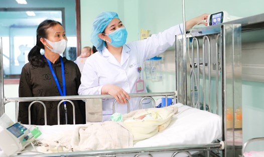 Bộ Chính trị yêu cầu chủ động sửa Hướng dẫn số 05 theo hướng không xử lý kỷ luật trường hợp sinh con thứ 3 trở lên. Ảnh minh họa: Hải Nguyễn