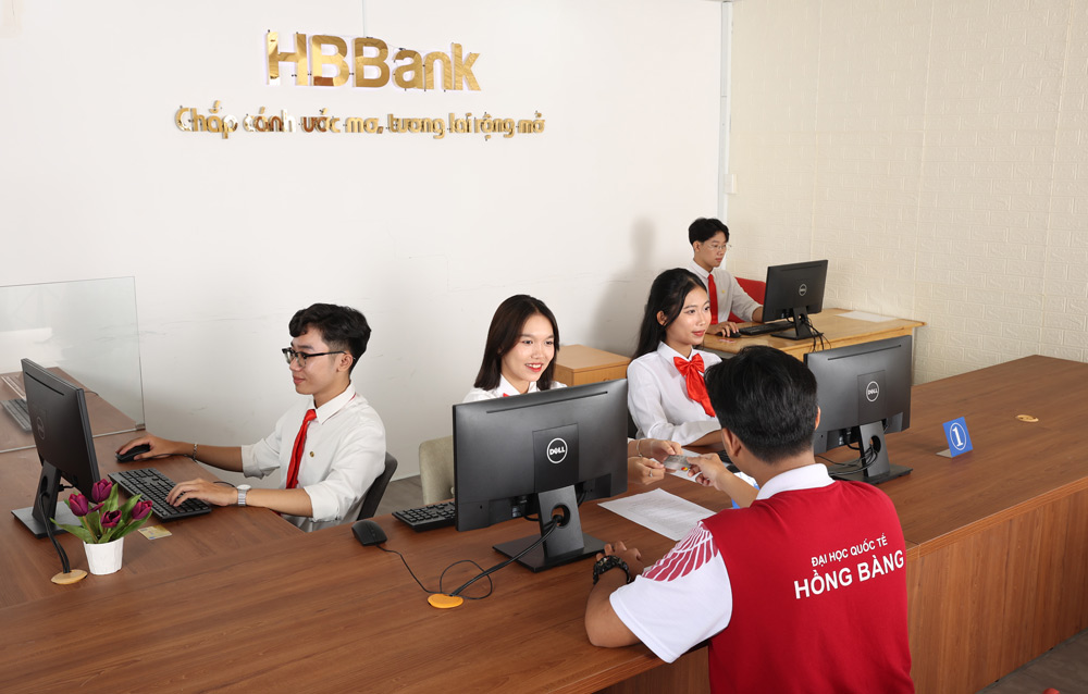 Nhiều mô hình doanh nghiệp thực tế như ngân hàng giả định được xây dựng ngay trong khuôn viên HIU giúp sinh viên gia tăng trải nghiệm học tập.