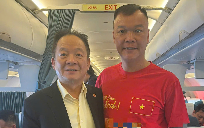 Former player Duong Hong Son and Mr. Hien. Photo: Character provided