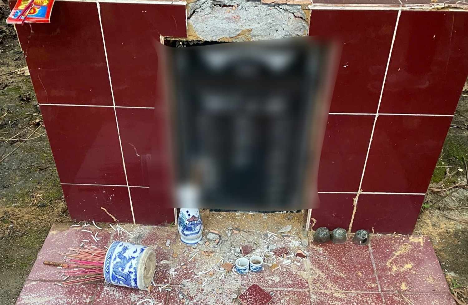 Đối tượng đập phá nhiều phần mộ tại nghĩa trang. Ảnh: Công an Bắc Kạn