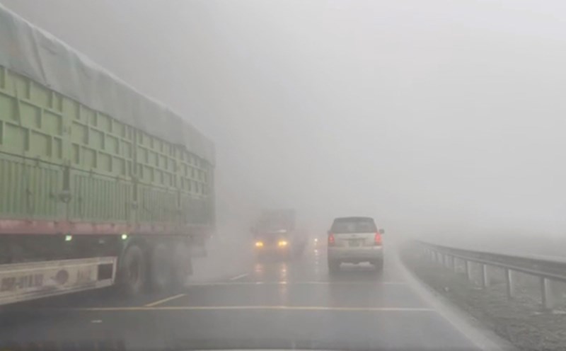 Dense fog on National Highway 6. Photo: Provided by the police