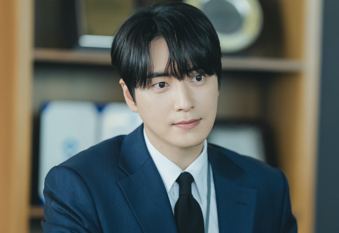 Lee Joon Hyuk scored points for his role as a warm, talented single father in Love Scout. Photo: Producer