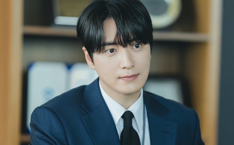 Lee Joon Hyuk scored points for his role as a warm, talented single father in Love Scout. Photo: Producer