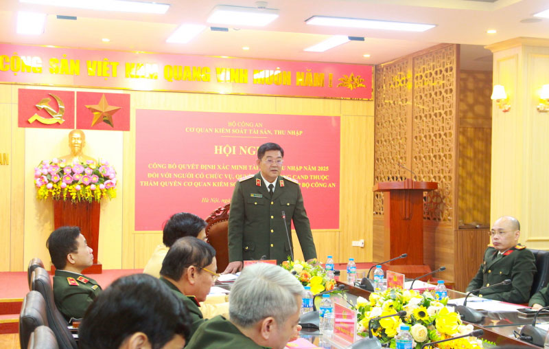 Trung tướng Trần Đức Tuấn phát biểu tại hội nghị công bố quyết định xác minh tài sản, thu nhập của người có chức vụ, quyền hạn trong CAND năm 2025. Ảnh: Q.Vinh