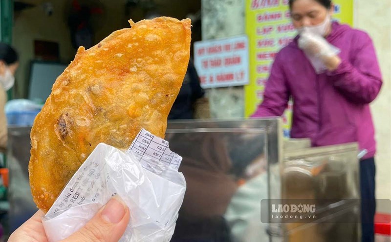 The Mrs. Mai Knead cake restaurant (Nam Dinh City) is loved by many diners for its delicious, crispy cake crust. Photo: Ha Vi