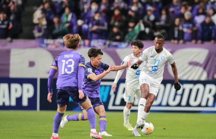 Sanfrecce Hiroshima tao suc ep rat lon. Anh: NDFC