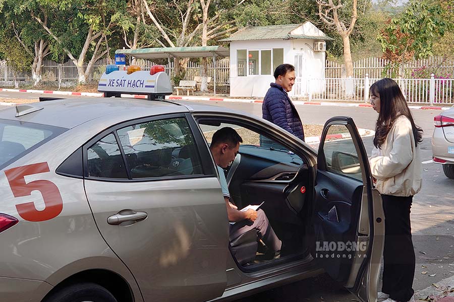 The Department of Transport of Dien Bien will hand over the task of State management of testing and granting car driving licenses to the Provincial Police before February 28. Photo: Quang Dat