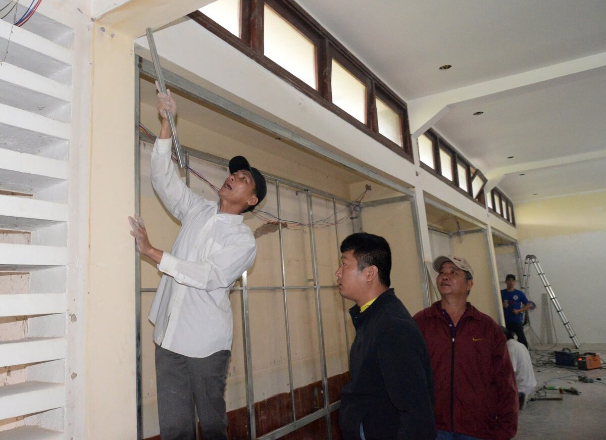 Thi cong sua chua Bao tang khoi nghia Ba To. Anh: Vien Nguyen.