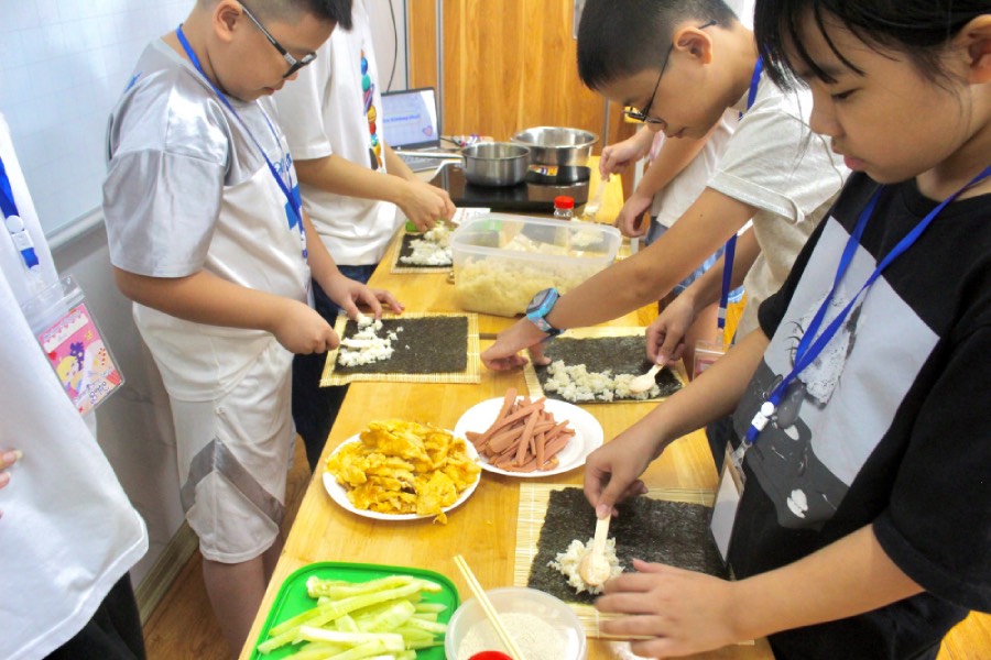Ams Baking Club thuong to chuc cac hoat dong tu thien. Anh Truc Linh