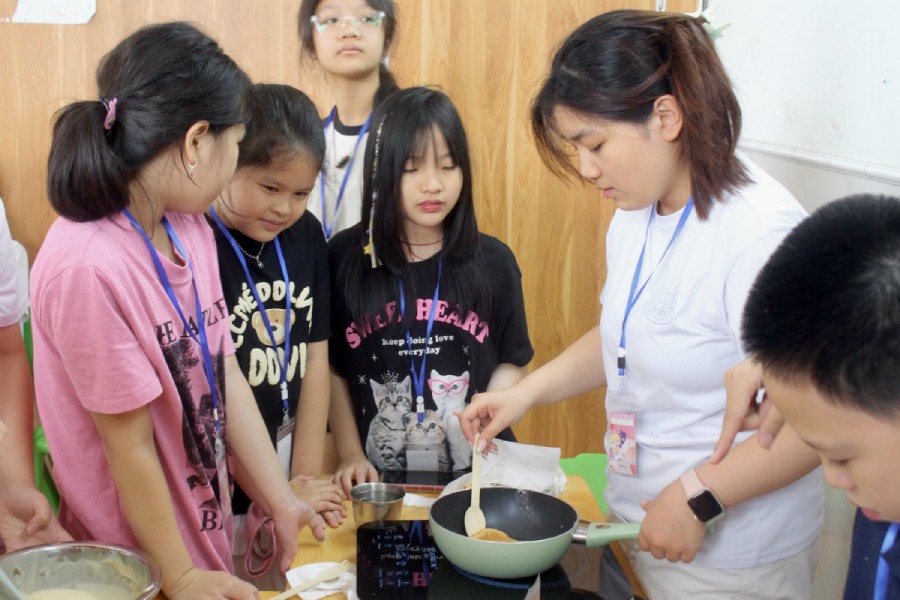  Ams Baking Club thường tổ chức các hoạt động từ thiện. Ảnh Nguyễn Trúc Linh Anh