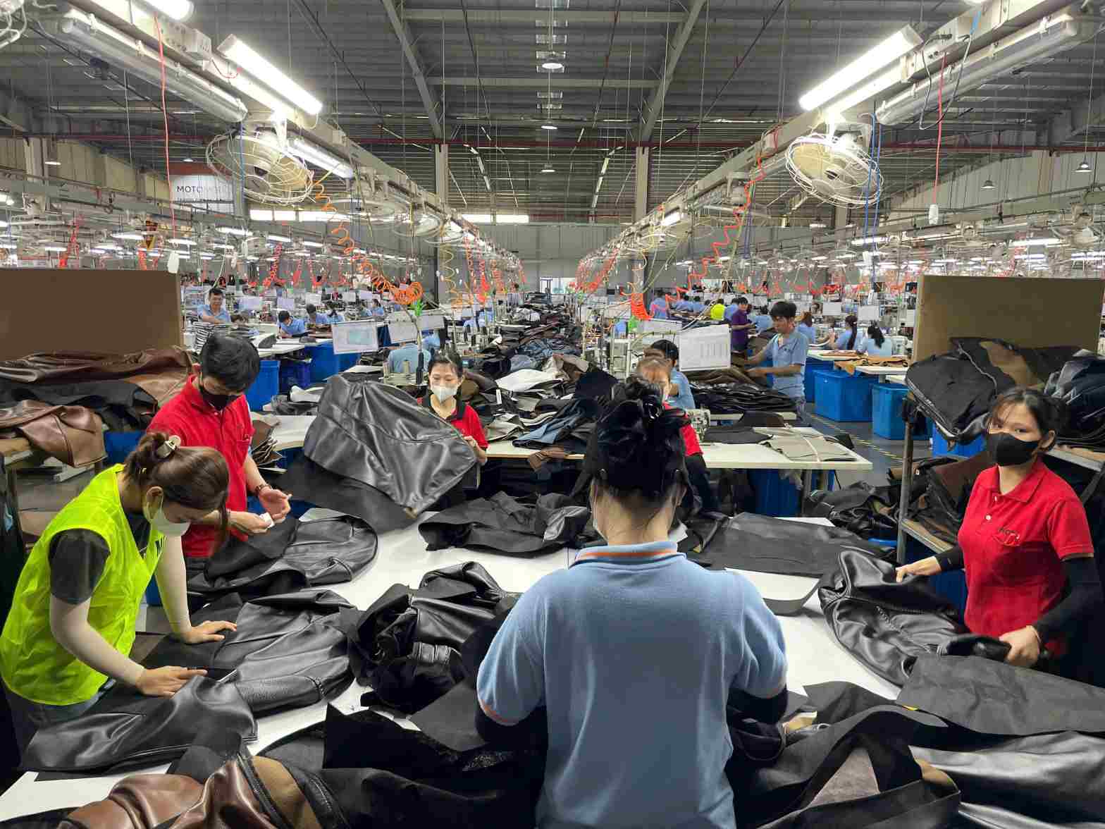 About 4,000 recruitment positions with good salaries in Binh Duong. Photo: Dinh Trong