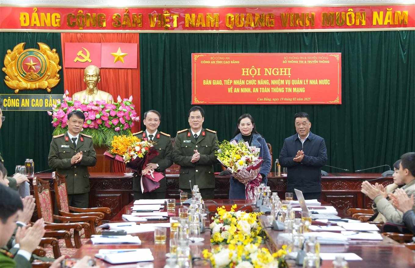 Cao Bang Provincial Police received a new assignment. Photo: Gia Hung