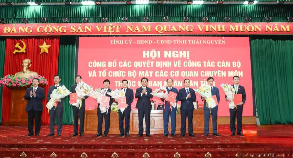 Appointment of leaders of departments and branches in Thai Nguyen. Photo: Hang Nga