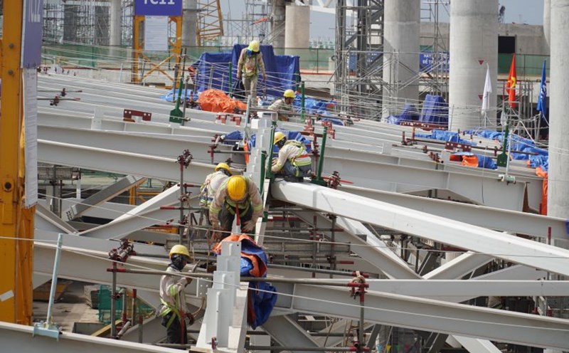 Workers working at the Long Thanh Airport Project. Photo: Ha Anh Chien