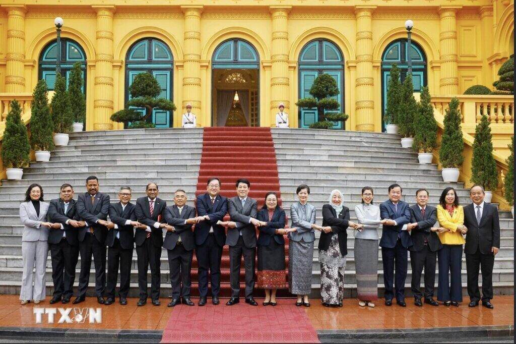 President Luong Cuong received the Ambassadors and Advisors of the ASEAN countries and Timor-Leste in Hanoi. Photo: VNA