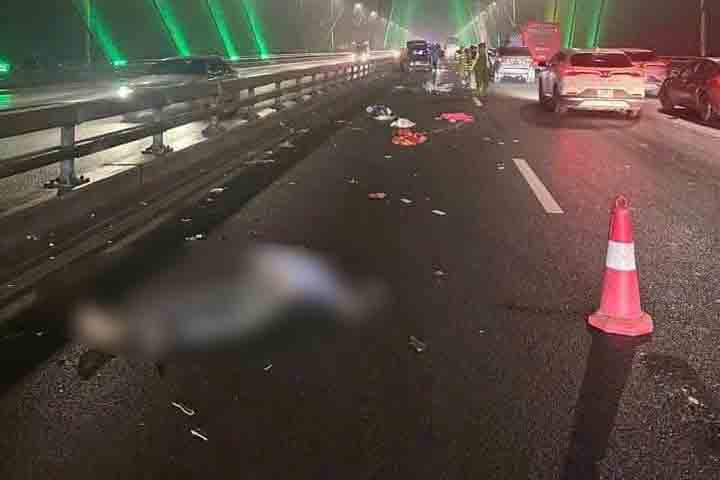 Scene of the accident on Nhat Tan bridge. Photo: Provided by the people