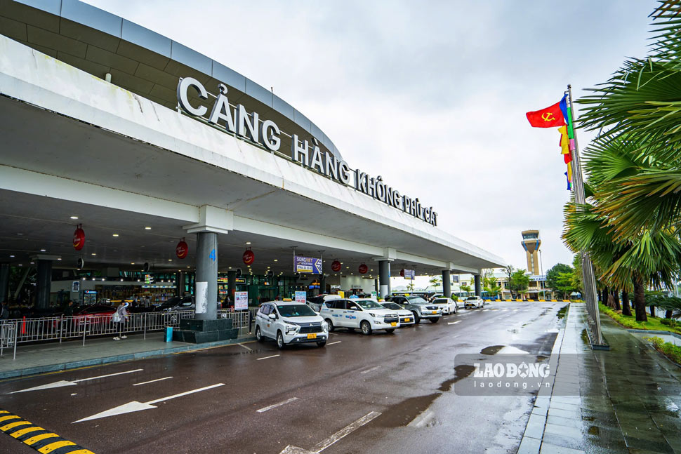 Cang hanh khong Phu Cat. Anh: Dung Nhan