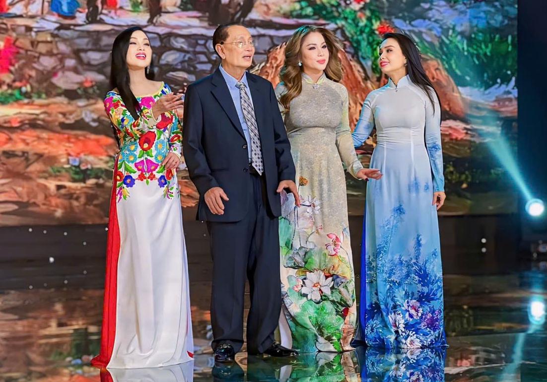 Hà Phương, Minh Tuyết, Cẩm Ly hé lộ chuyện tình bố mẹ