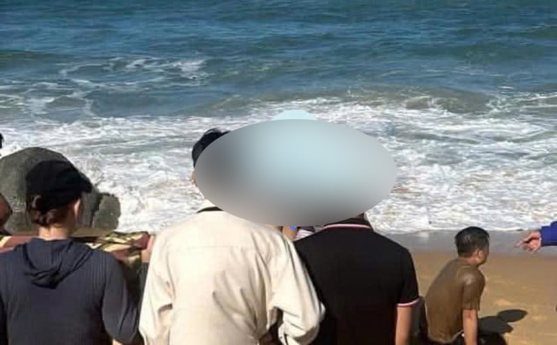The beach area where two young men in Binh Dinh drowned and died. Photo: Duong Binh