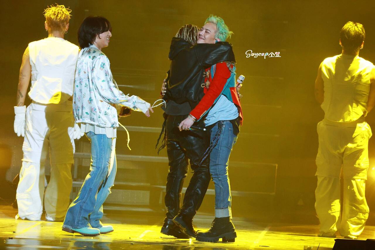 Daesung va G-Dragon gop mat trong concert solo cua Taeyang. Anh: X