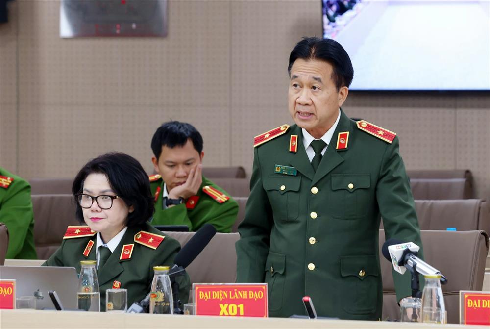 Major General Pham Quang Tuyen - Deputy Director of the Department of Organization and Personnel - informed about the work of streamlining the organizational apparatus of the Ministry of Public Security at the press conference on the afternoon of December 26, 2024. Photo: Ministry of Public Security
