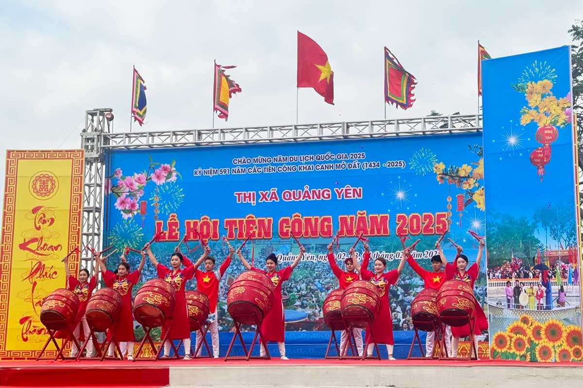 Drum performance to open the Tien Cong Festival 2025 at Tien Cong Temple, Cam La Commune, Quang Yen Town, Quang Ninh Province. Photo: Doan Hung