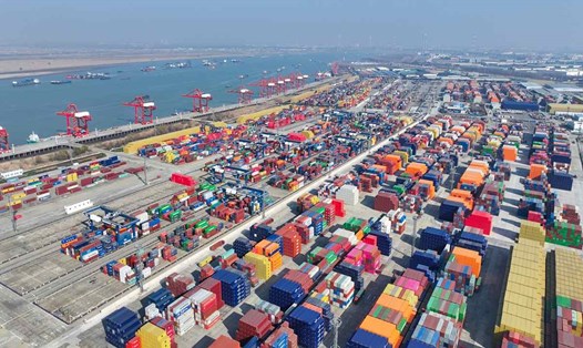Hàng hóa Trung Quốc sẽ chịu mức thuế 10% khi xuất khẩu vào Mỹ. Ảnh: Xinhua