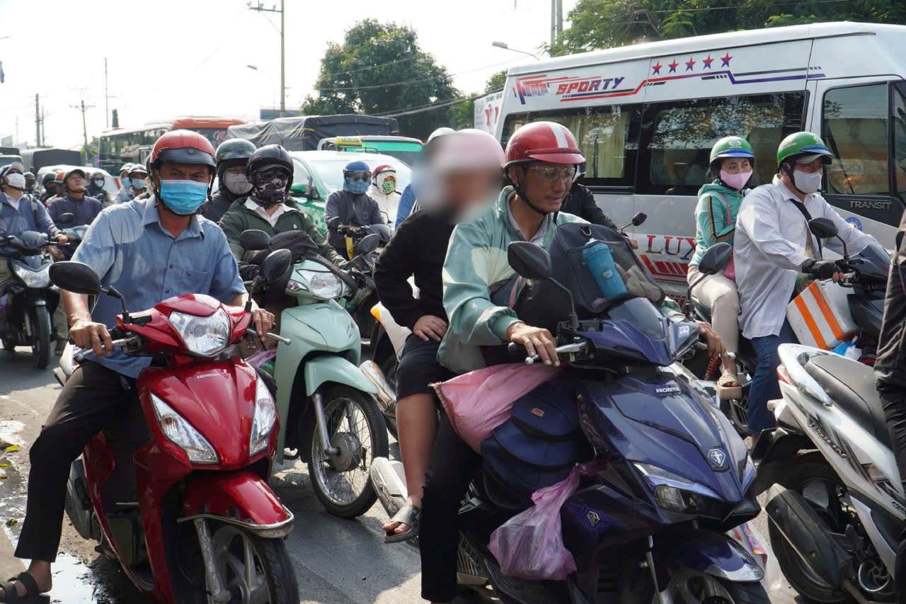 Ai cung cho theo nhieu hanh ly quay tro lai TPHCM. Anh: Thanh Vu