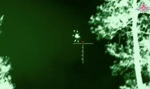 Lính bắn tỉa Nga tấn công UAV Ukraina từ xa. Ảnh: Bộ Quốc phòng Nga