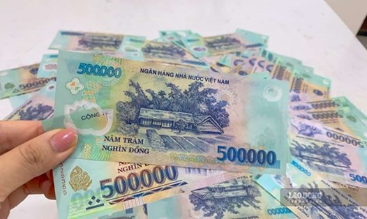 Lãi suất tiết kiệm kì hạn 12 tháng trong hệ thống ngân hàng dao động quanh ngưỡng 4,4 - 9%. Ảnh minh họa: Trà My