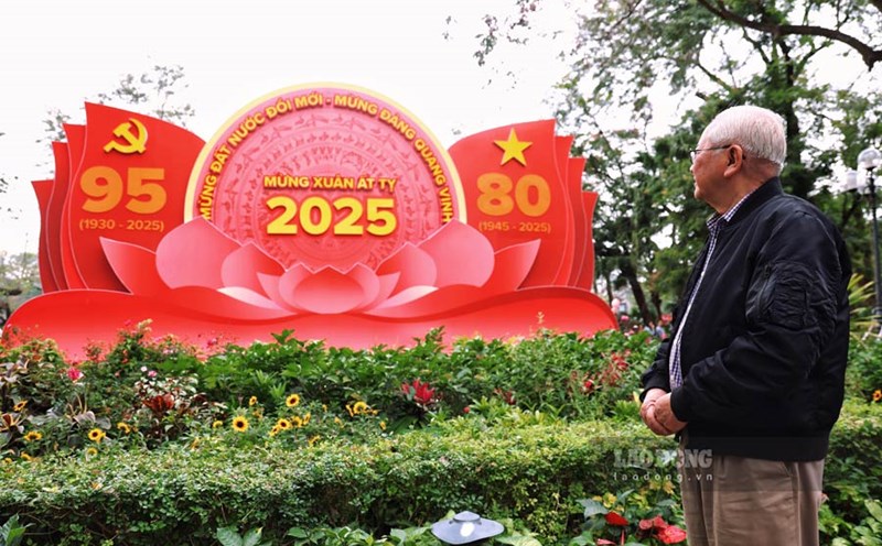 Hanoi streets are brilliant to celebrate the 95th anniversary of the Party's founding
