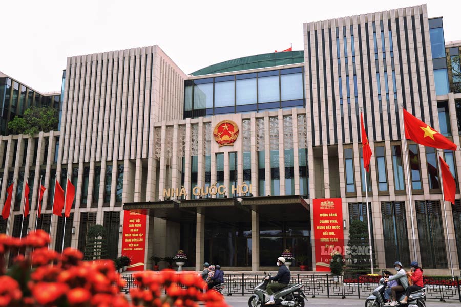 Ben canh nhung tuyen duong, con pho ruc ro mau co, cac cong trinh kien truc noi tieng cua Thu do cung duoc trang tri ky luong.