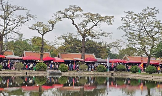 Cảnh Xuân tươi đẹp, cổ kính tại khuôn viên Khu di tích cấp Quốc gia đặc biệt chùa Keo (xã Duy Nhất, huyện Vũ Thư, tỉnh Thái Bình) trong ngày Mùng 5 Tết Nguyên đán Ất Tỵ 2025. Ảnh: Trung Du
