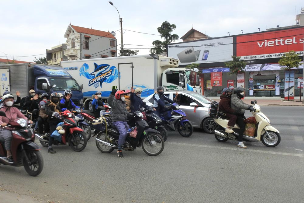 Workers leaving their hometowns all hope for a better future. Photo: To Cong