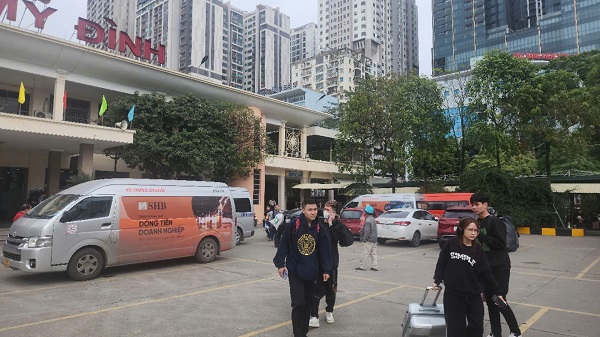 Bến xe Mỹ Đình vắng khách ngày mùng 5 Tết. Ảnh: Minh Hạnh